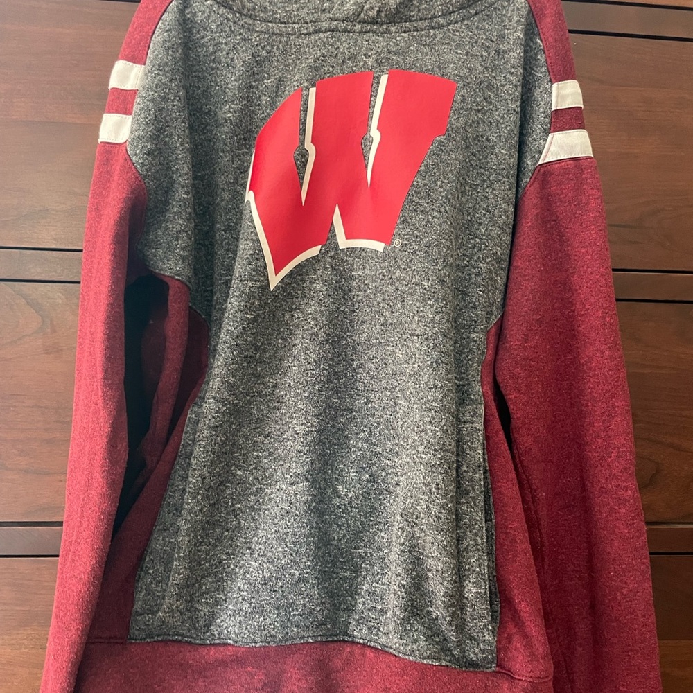 Boys Adidas hooded Wisconsin sweatshirt size M (10-12)